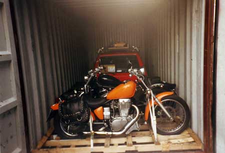 Harley auf Stahlpalette Motorrad Transport