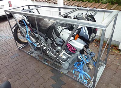 Metal frame, still unclad for the worldwide transport of motorcycles